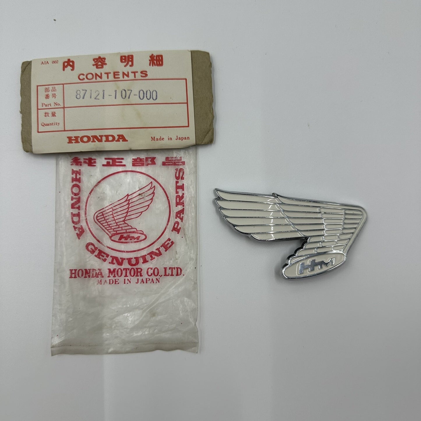 Genuine NOS Honda Right-Hand Tank Badge fits CB100 K0 K1 K2 CB125S 87121-107-000