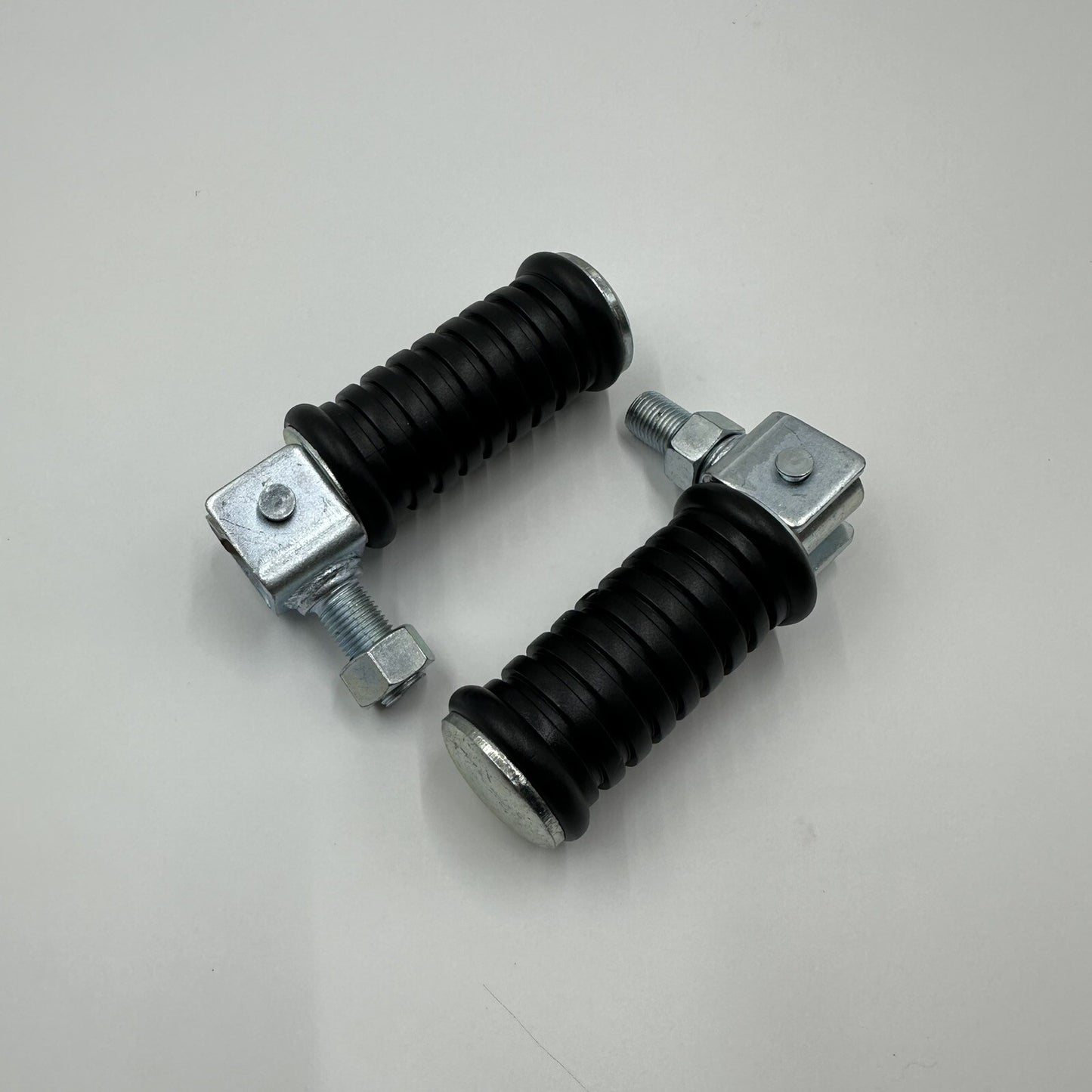Yamaha DT100 DT125 DT175 DT250 DT400 Rear Foot Pegs Rests Pair