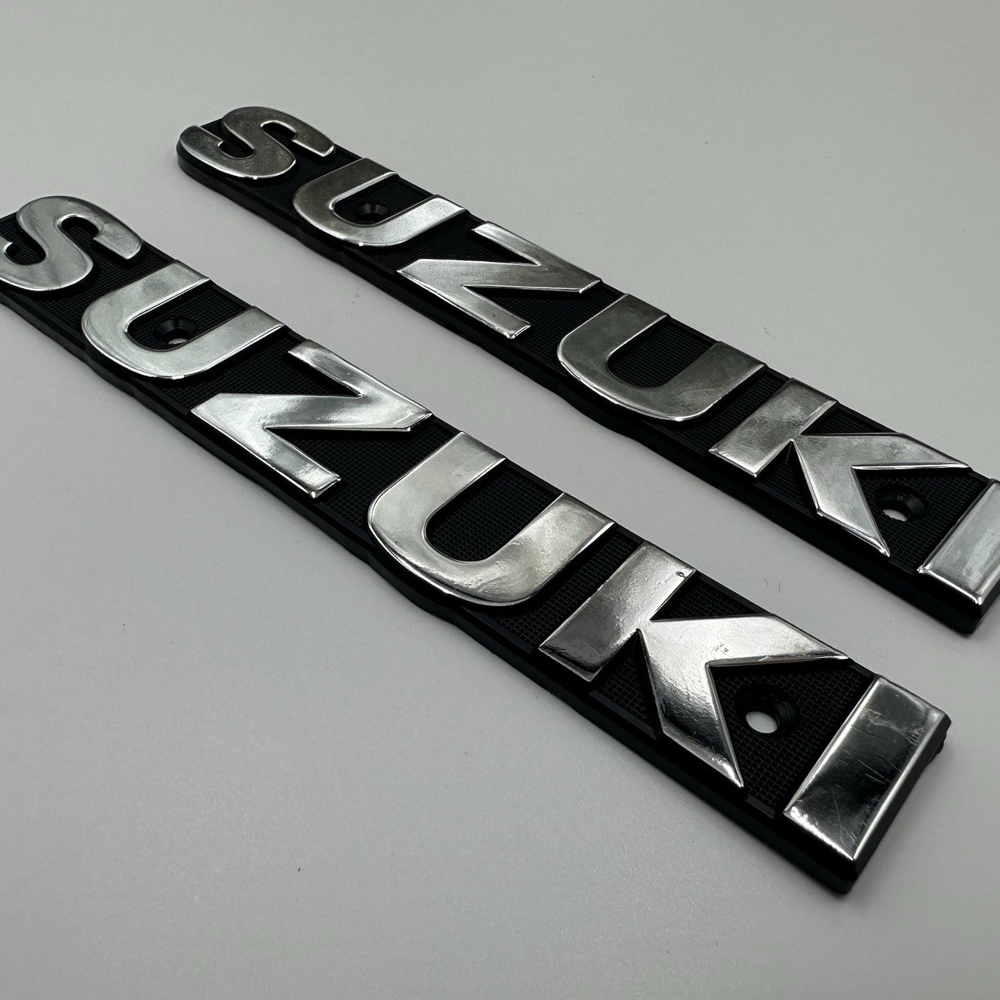 Suzuki GT550 GT380 GT250 GT185 A100 GP100 Fuel Tank Emblem Decal Badge Pair