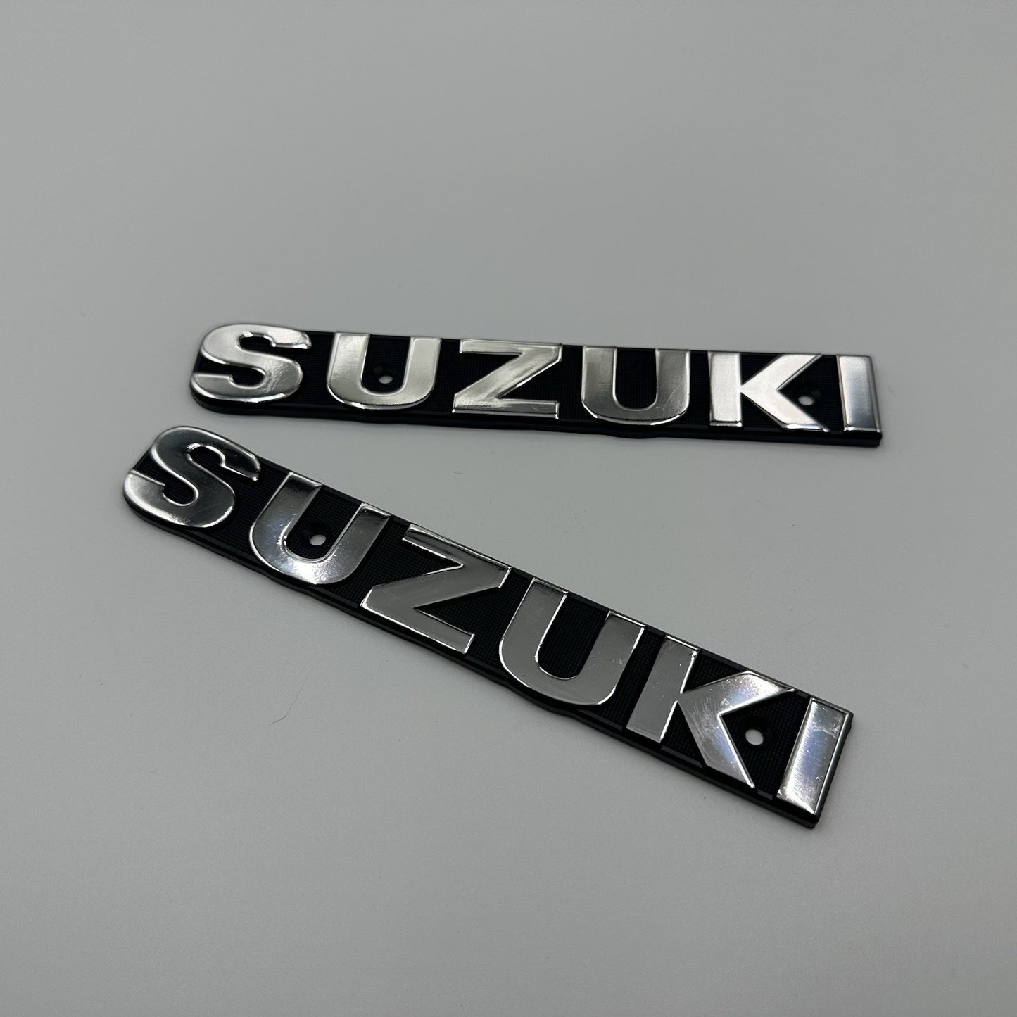 Suzuki GT550 GT380 GT250 GT185 A100 GP100 Fuel Tank Emblem Decal Badge Pair