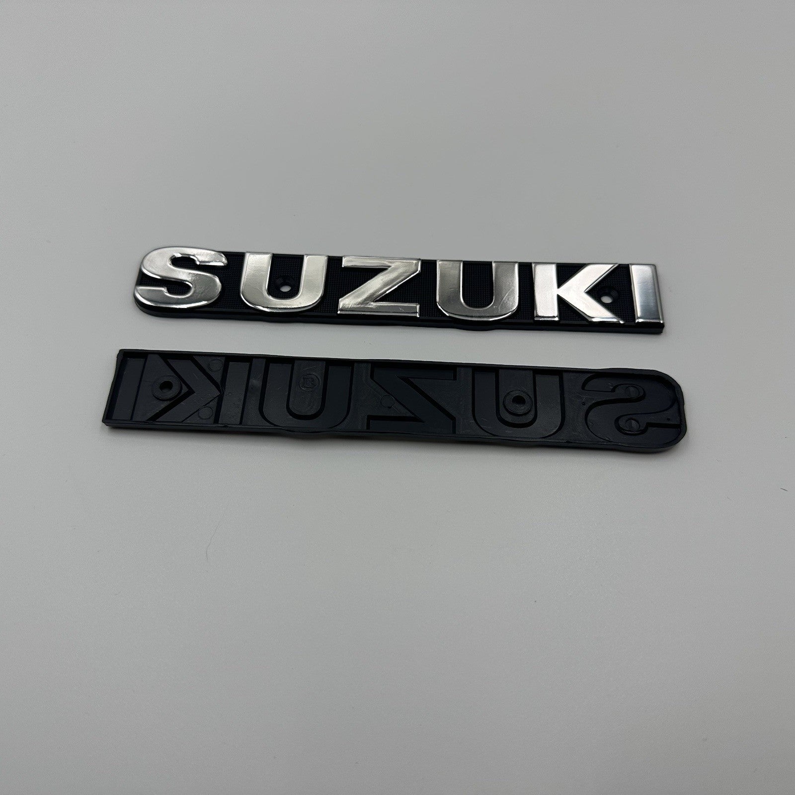 Suzuki GT550 GT380 GT250 GT185 A100 GP100 Fuel Tank Emblem Decal Badge Pair