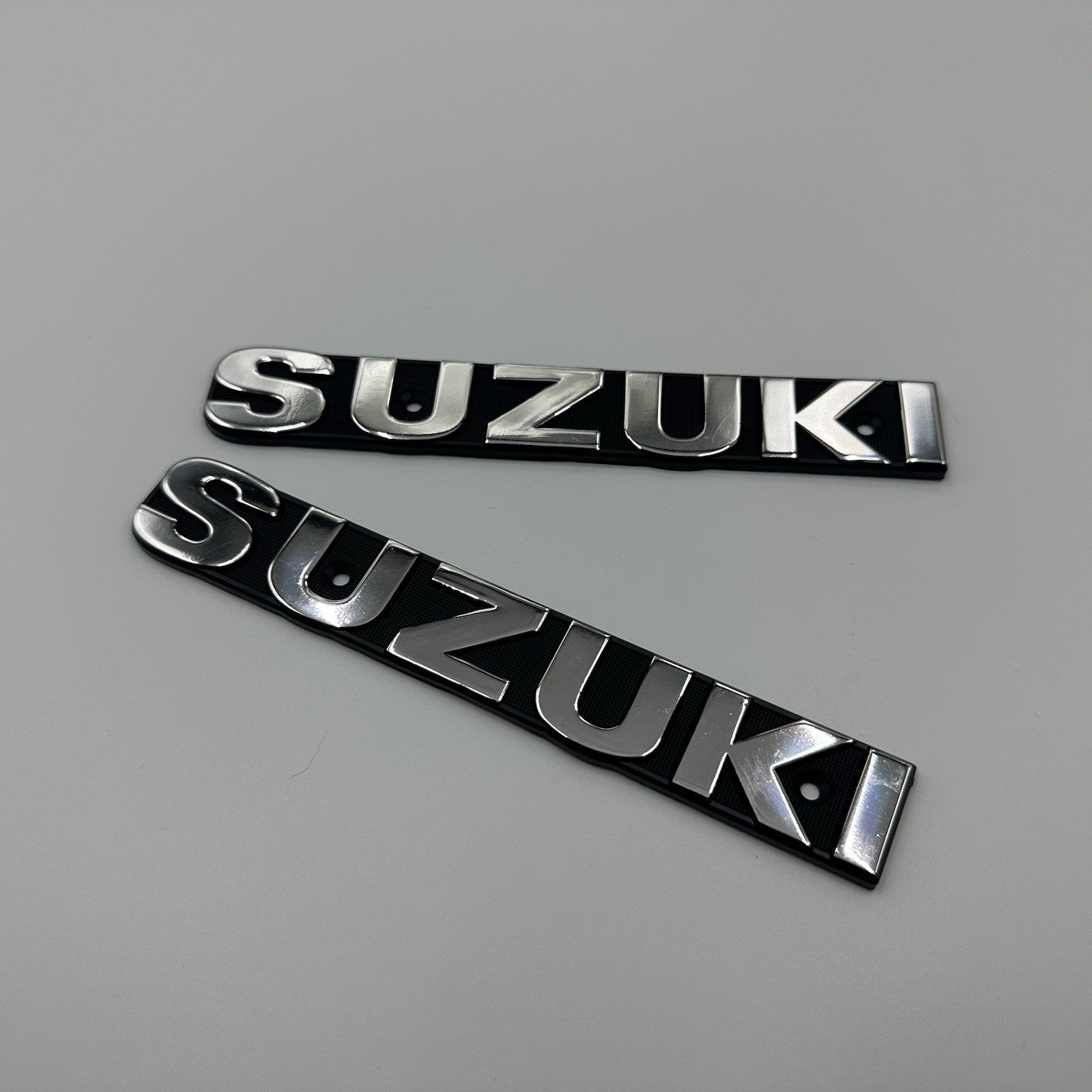 Suzuki GT550 GT380 GT250 GT185 A100 GP100 Fuel Tank Emblem Decal Badge Pair
